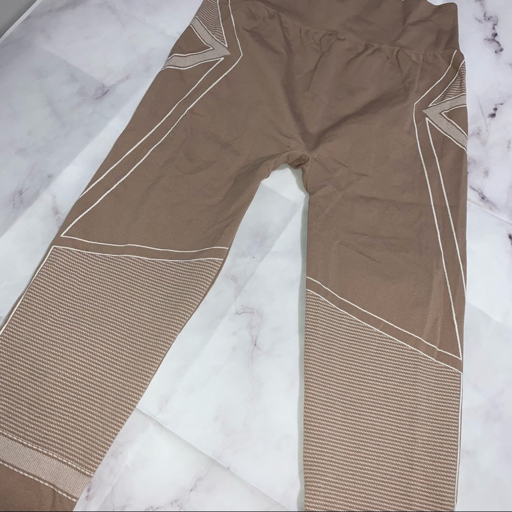 Seamless Matching Workout Set - Picture 10 of 12